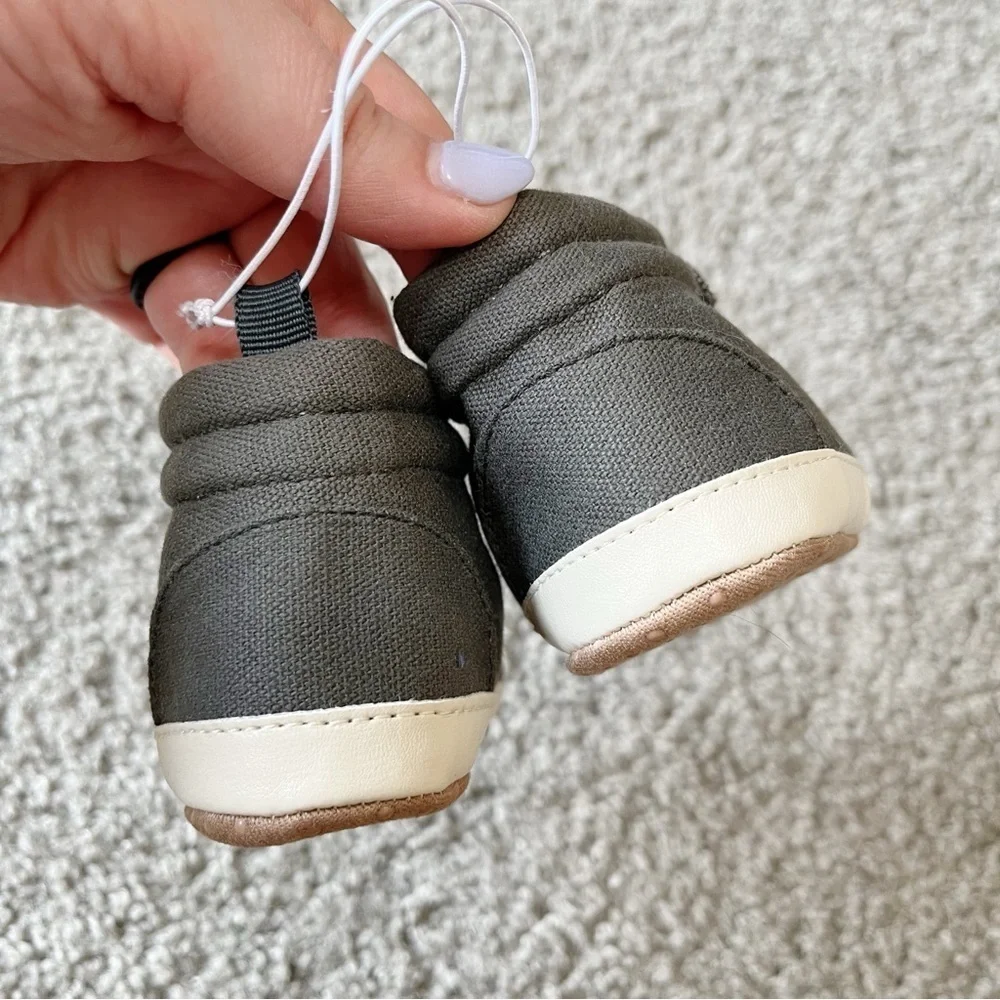 Old Navy Infant Boys Soft Sole High Top Sneakers Grey Size 18-24 Months NEW